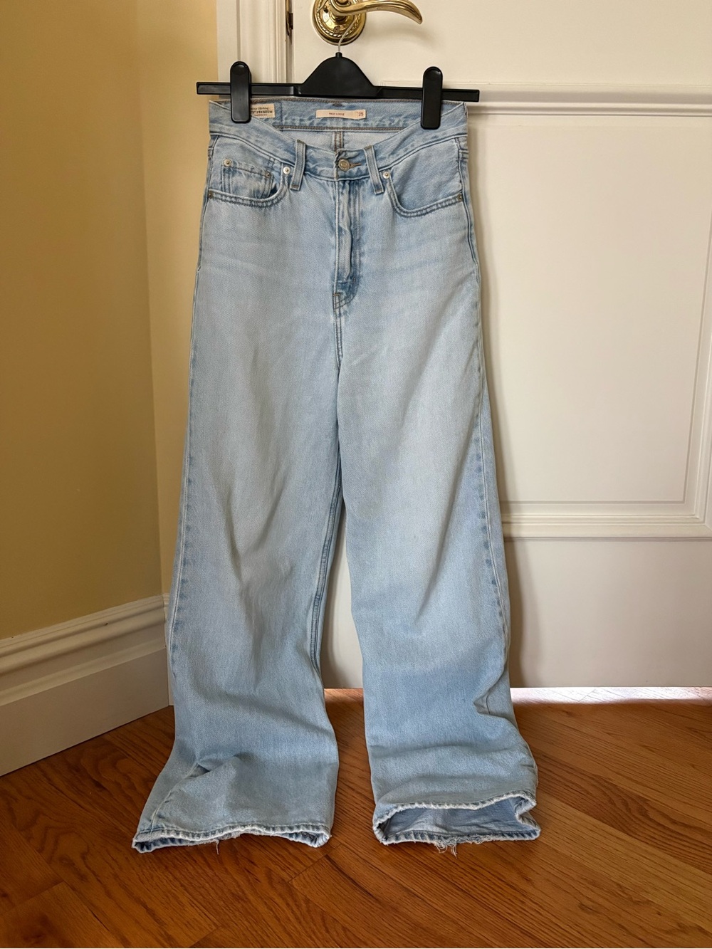 Levi’s Premium Women’s High Loose Wide-Leg Light Wash Denim Jeans size 25